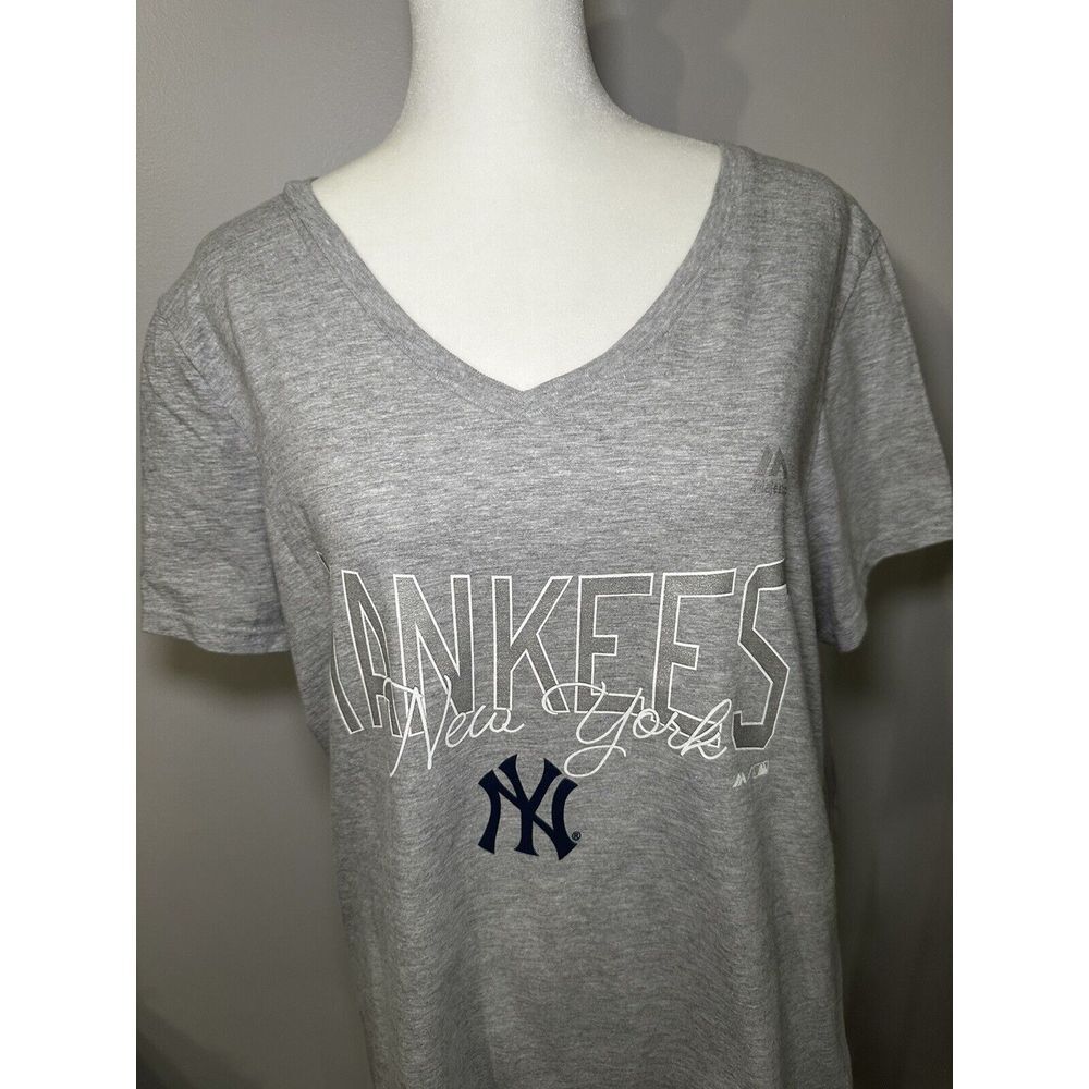 New York Yankee MLB Adult Woman's Gray V Neck T-Shirt Size‎ Large Majestic NWT